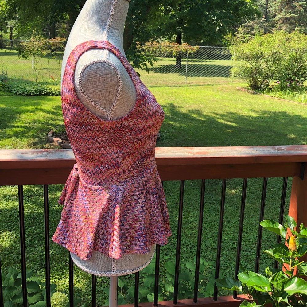 Knit peplum V-back peplum tank - Picture 5 of 8